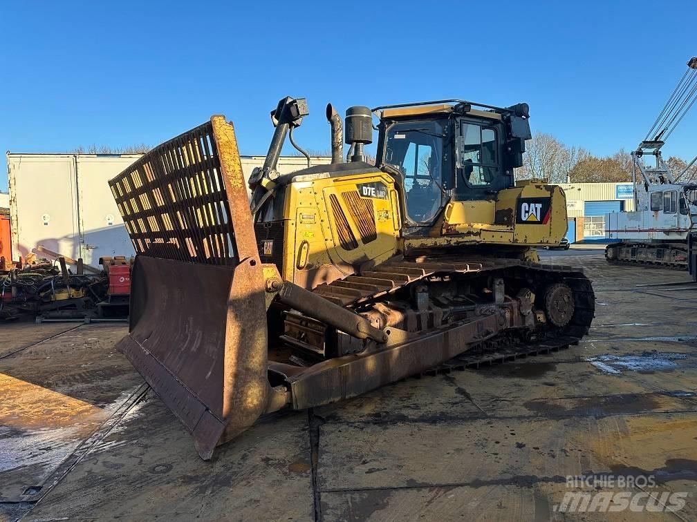 CAT D7E Buldozer sobre oruga