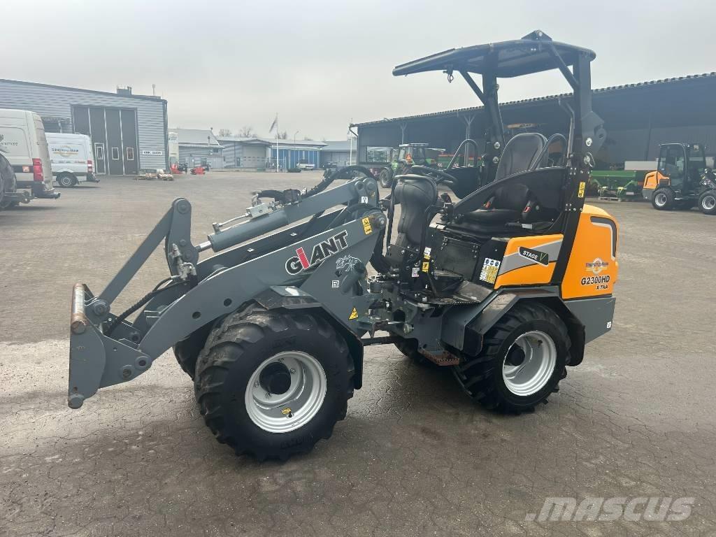 GiANT 2300 Xtra HD Cargadoras multifunción