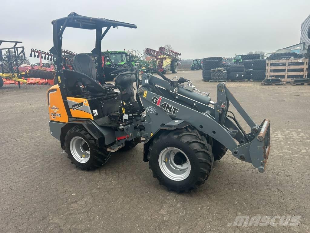 GiANT 2300 Xtra HD Cargadoras multifunción