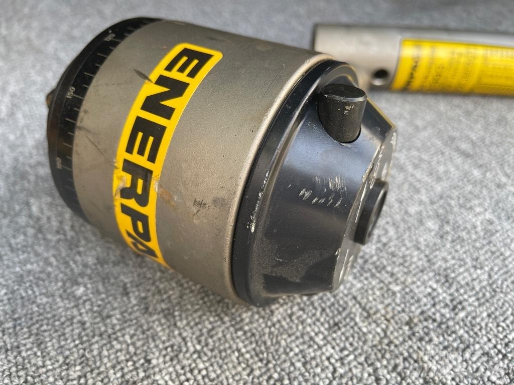  ENERPAC E393 Excavadoras sobre orugas