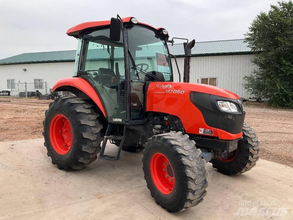 Kubota M 7060 Tractores