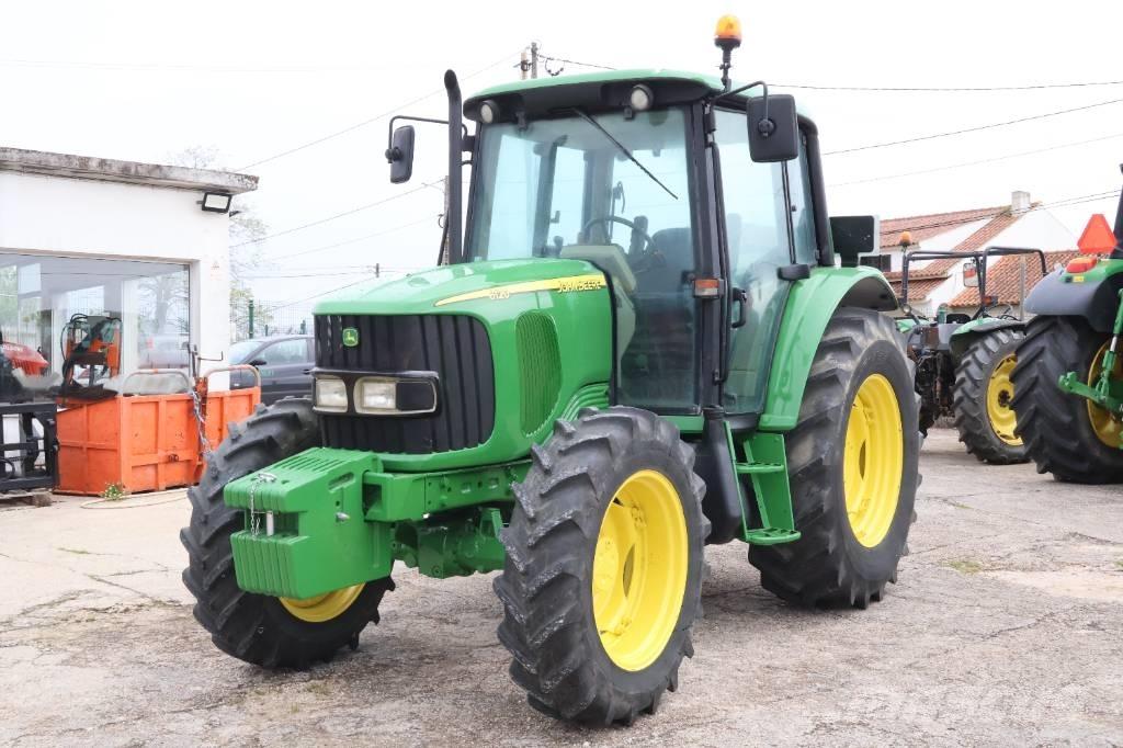 John Deere 6120 Tractores