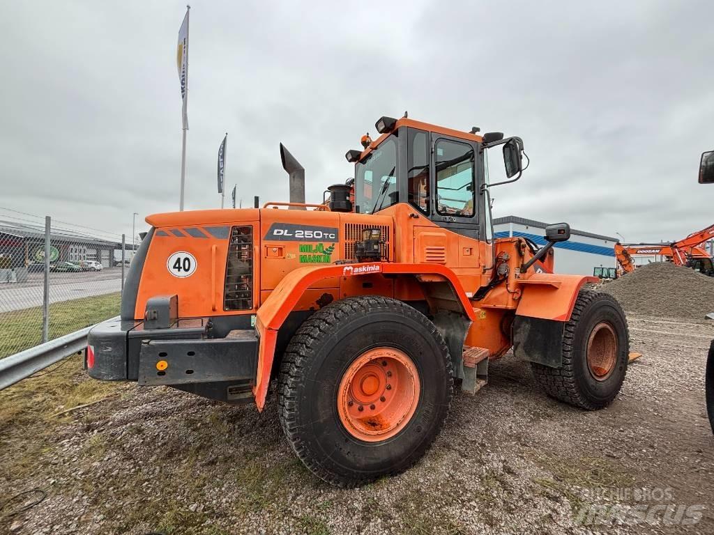 Doosan DL 250Z Cargadoras sobre ruedas