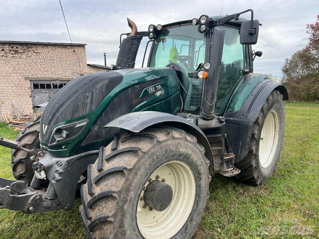 Valtra T 214 Tractores