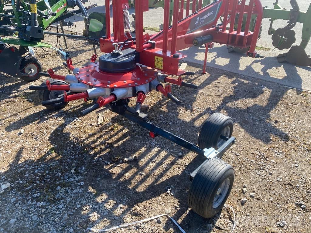 Kverneland 9546 Rastrilladoras y rastrilladoras giratorias