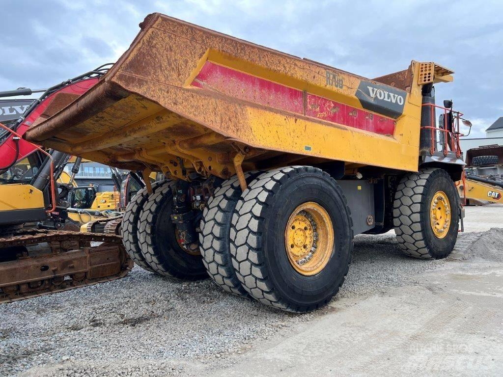 Volvo R70D Camiones de volteo rigidos