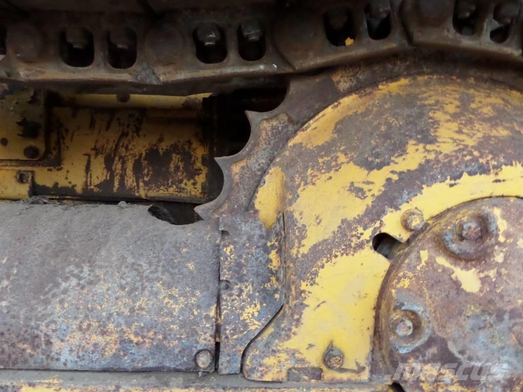 CAT D 4 E Buldozer sobre oruga