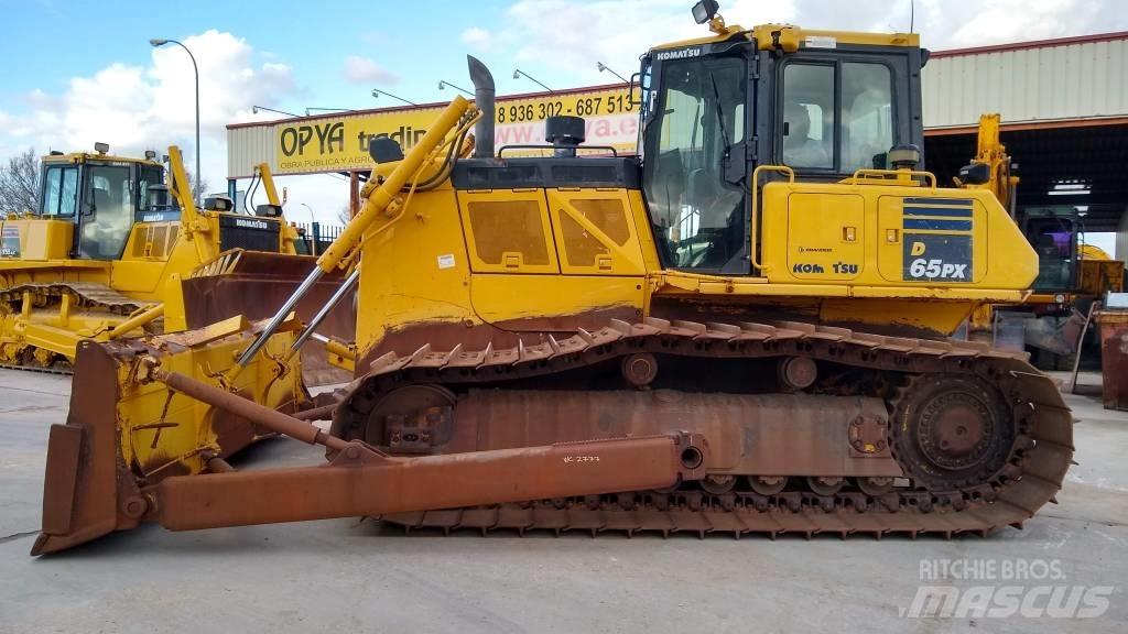 Komatsu D65PX-18 Buldozer sobre oruga