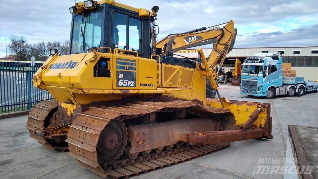 Komatsu D65PX-18 Buldozer sobre oruga