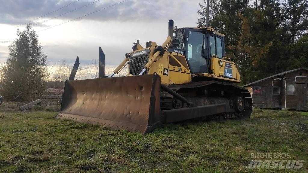 Komatsu D65PX-16 Buldozer sobre oruga