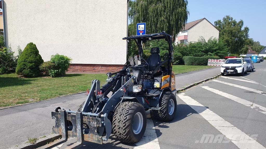 GiANT G 2500 X-Tra Cargadoras sobre ruedas