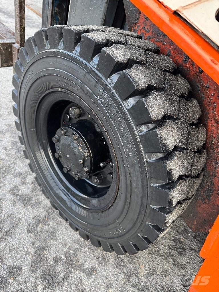 Nissan 25 Camiones LPG