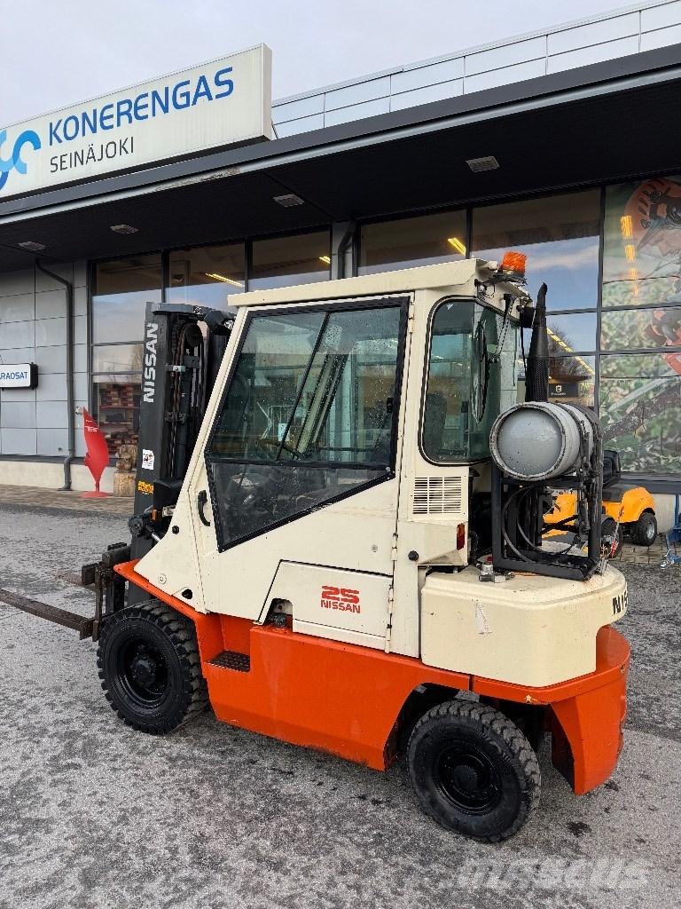 Nissan 25 Camiones LPG