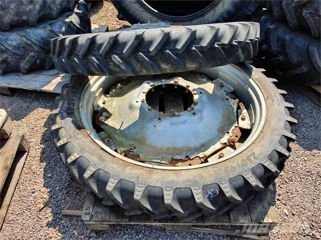 BKT 230/95R44 x2 Ruedas