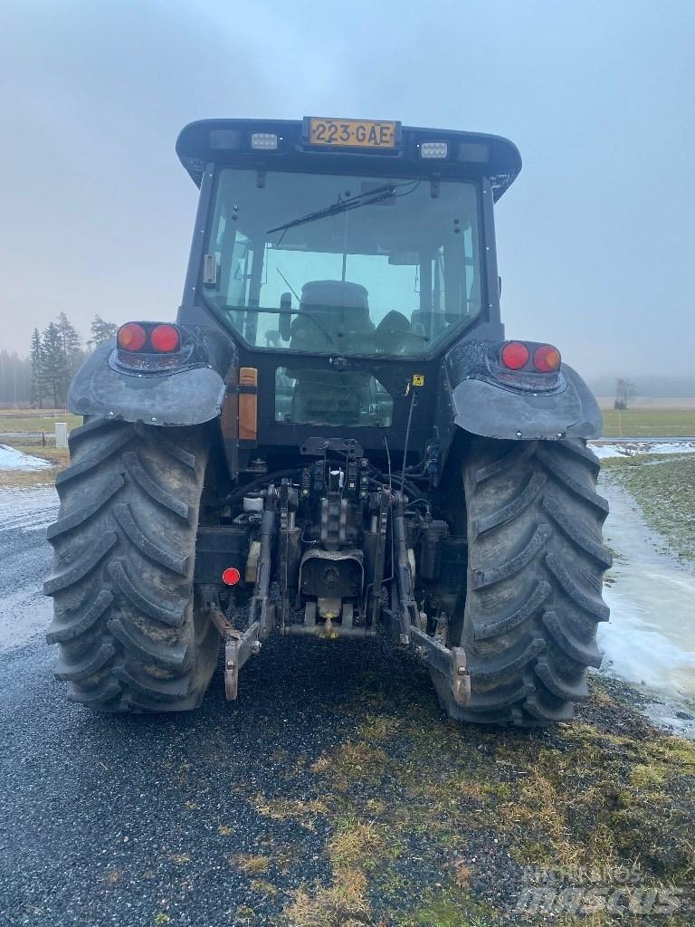 Valtra M 150 Tractores