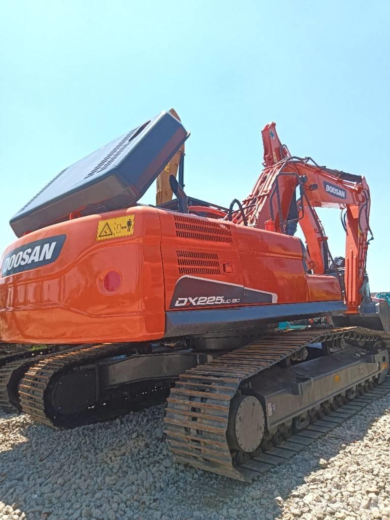 Doosan DX 225 Excavadoras sobre orugas