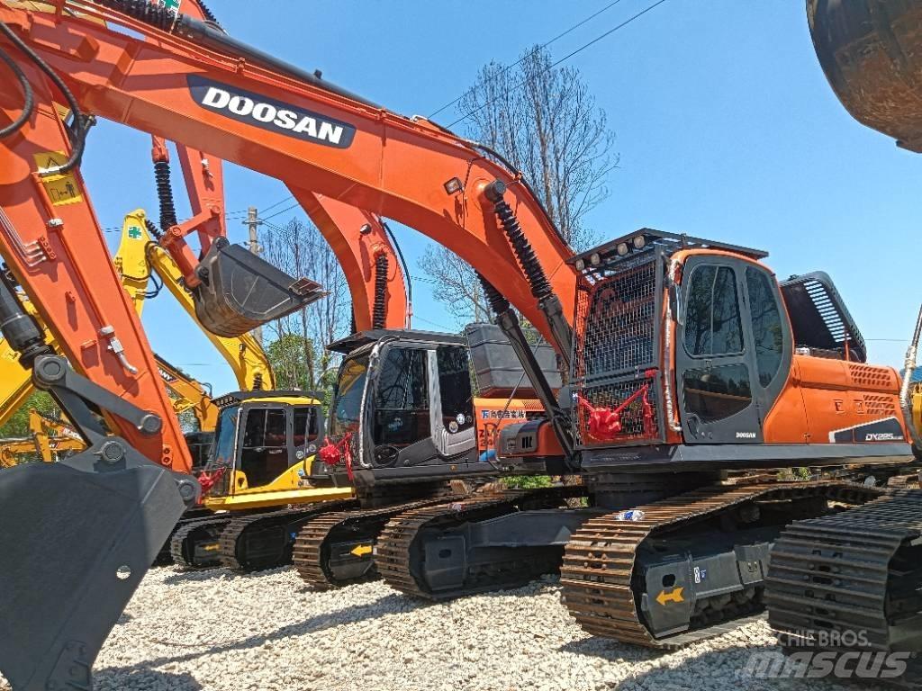 Doosan DX 225 Excavadoras sobre orugas