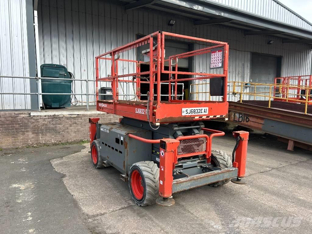 SkyJack SJ 6832 E Plataformas tijera