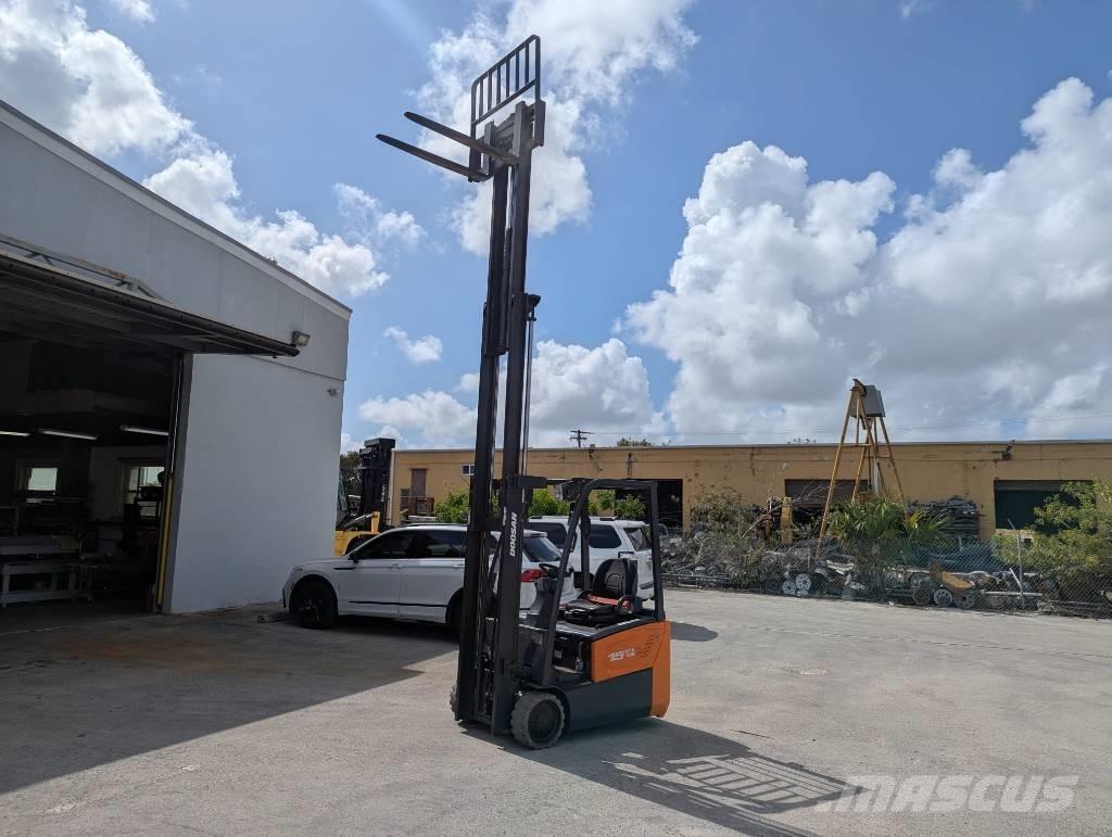 Doosan B 15 T-7 Carretillas de horquilla eléctrica