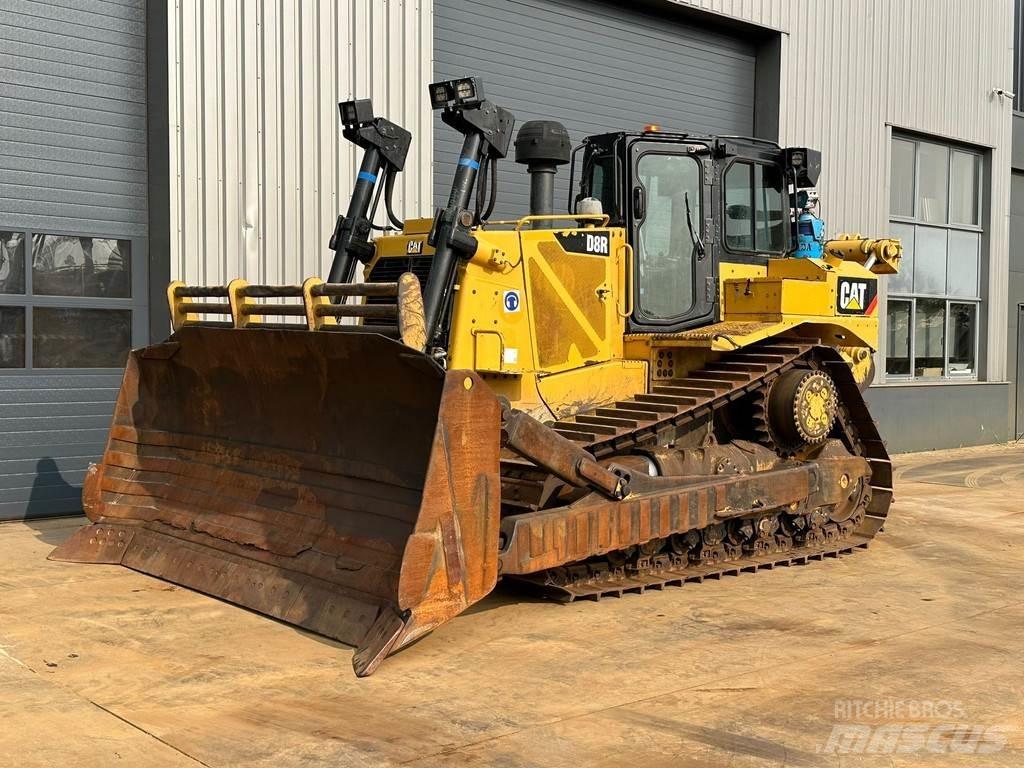 CAT D8R Buldozer sobre oruga