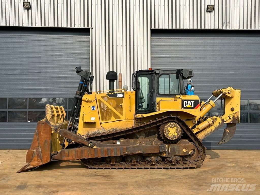 CAT D8R Buldozer sobre oruga