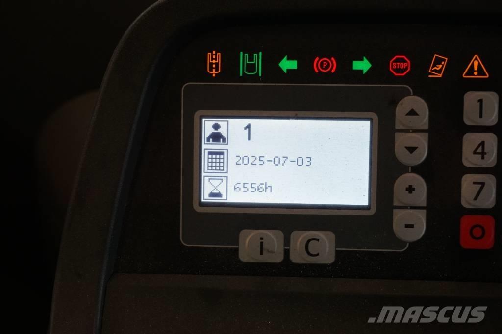 Toyota RRE160 Montacargas de alcance de gran altura