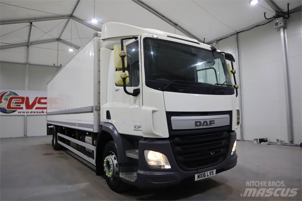 DAF CF220 Camiones con caja de remolque