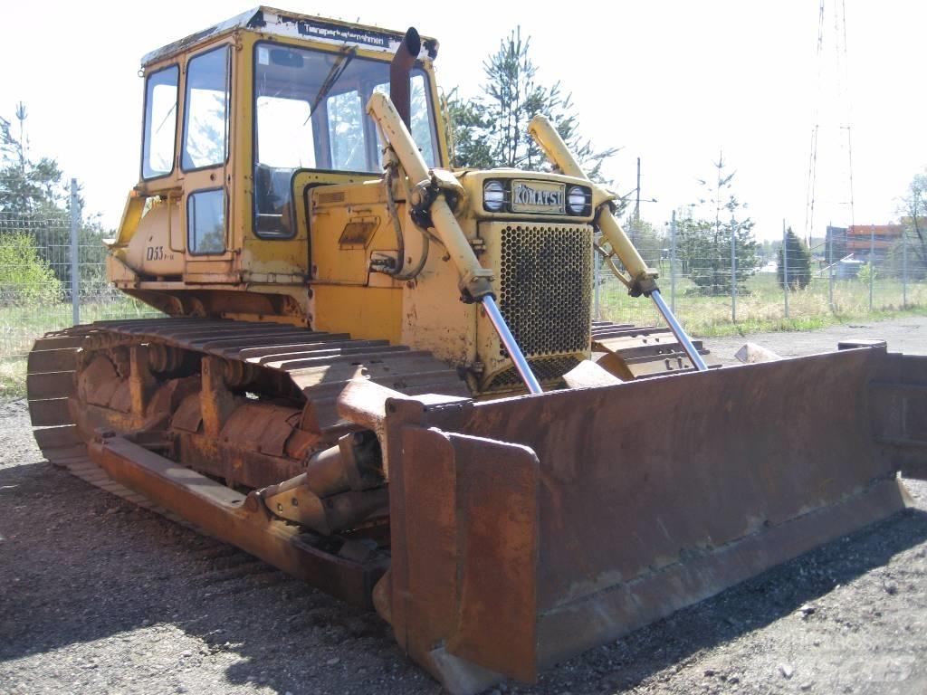 Komatsu D53P-16 Buldozer sobre oruga