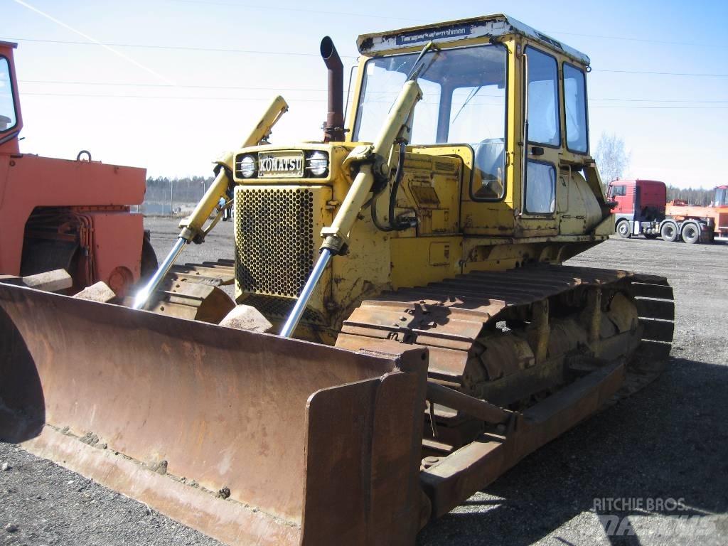 Komatsu D53P-16 Buldozer sobre oruga