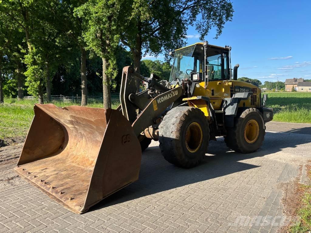 Komatsu WA250-6 Cargadoras sobre ruedas