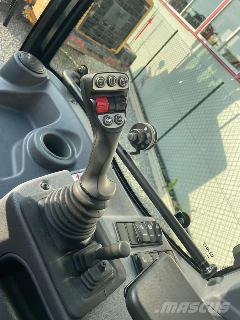 GiANT G 5000 TELE Cargadoras multifunción