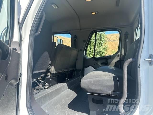 Freightliner M2 Camiones con chasís y cabina