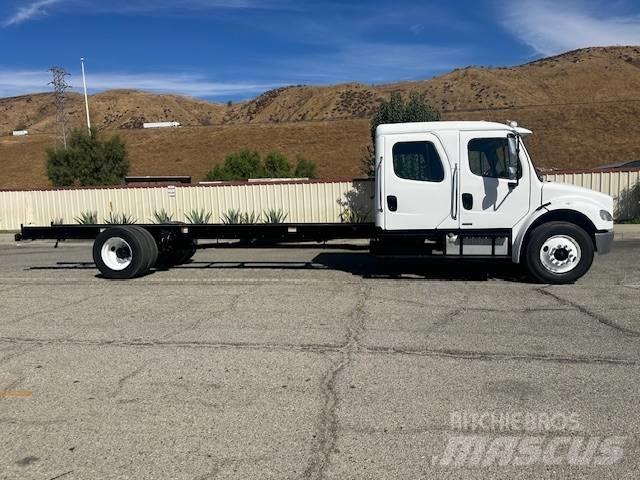 Freightliner M2 Camiones con chasís y cabina