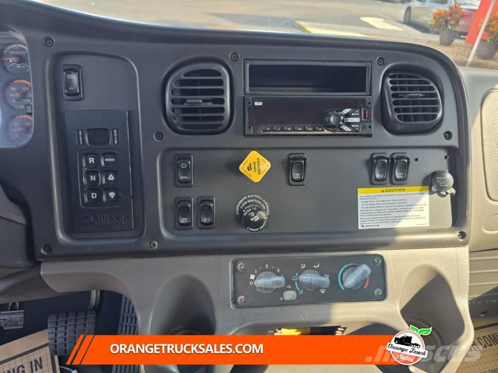 Freightliner M2 106 Camiones con temperatura controlada