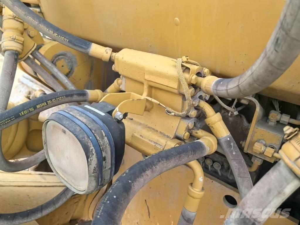 CAT D 8 T Buldozer sobre oruga