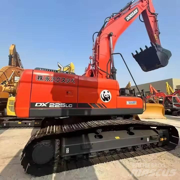 Doosan DX225 Excavadoras sobre orugas