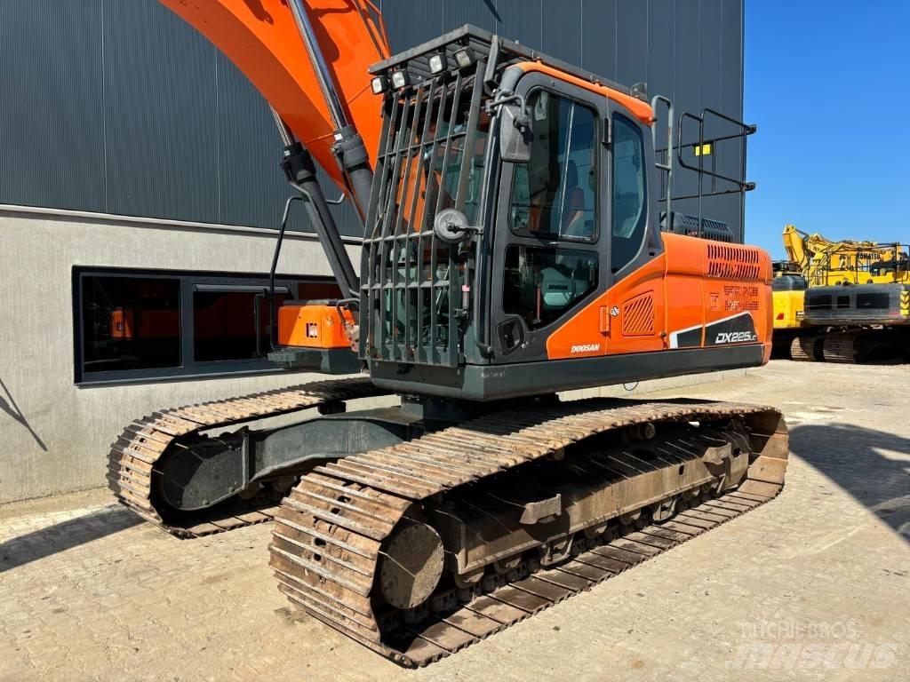 Doosan DX225LC-5 Excavadoras sobre orugas