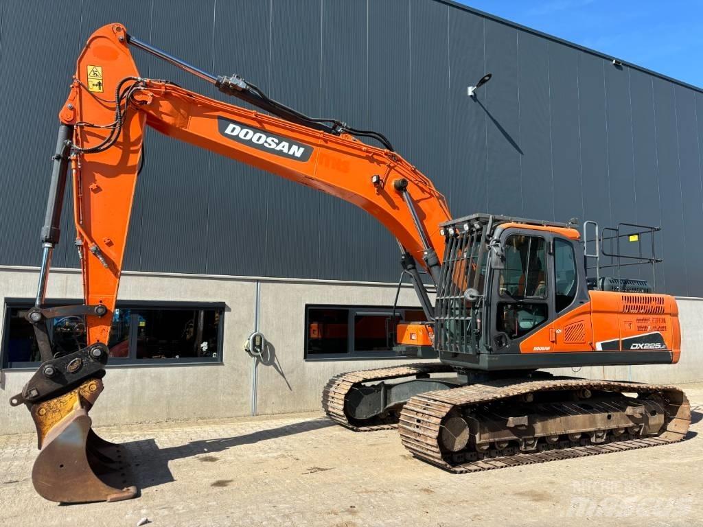 Doosan DX225LC-5 Excavadoras sobre orugas