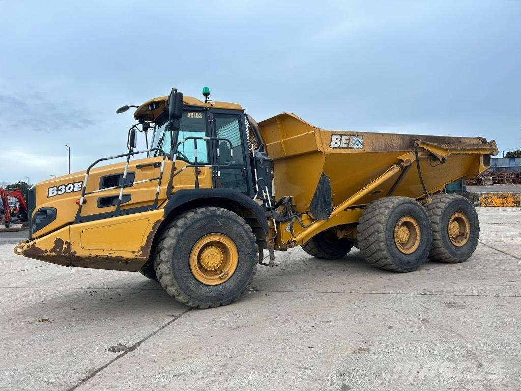 Bell B30E ( Tail Door ) Camiones articulados