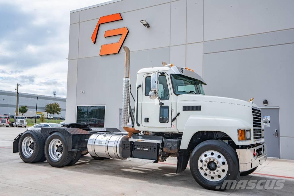 Mack Pinnacle 64T Camiones tractor