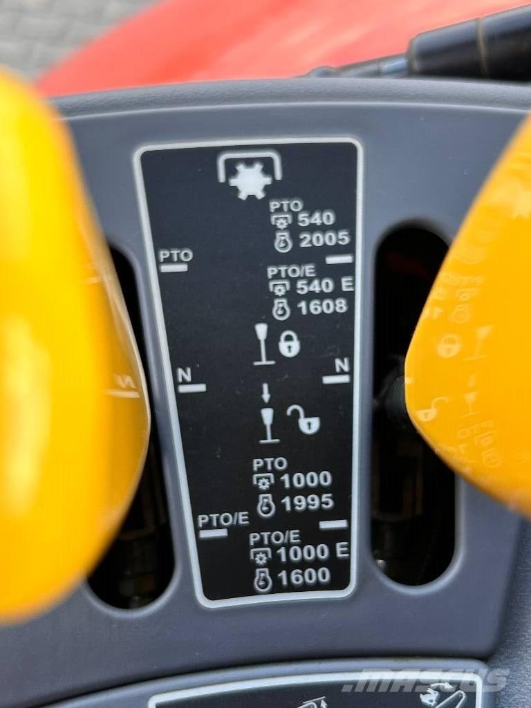 Kubota M 7153 Tractores