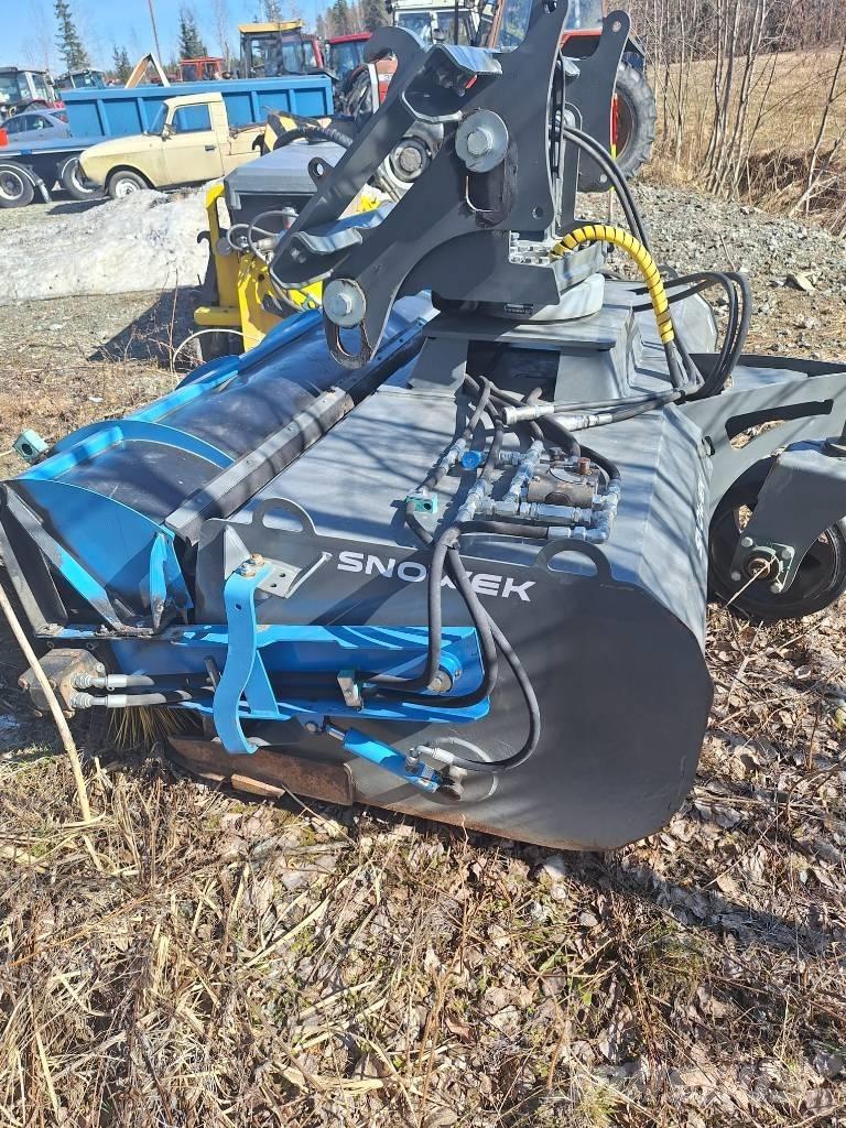 Snowek Circulus 220M Esparcidoras de arena y sal