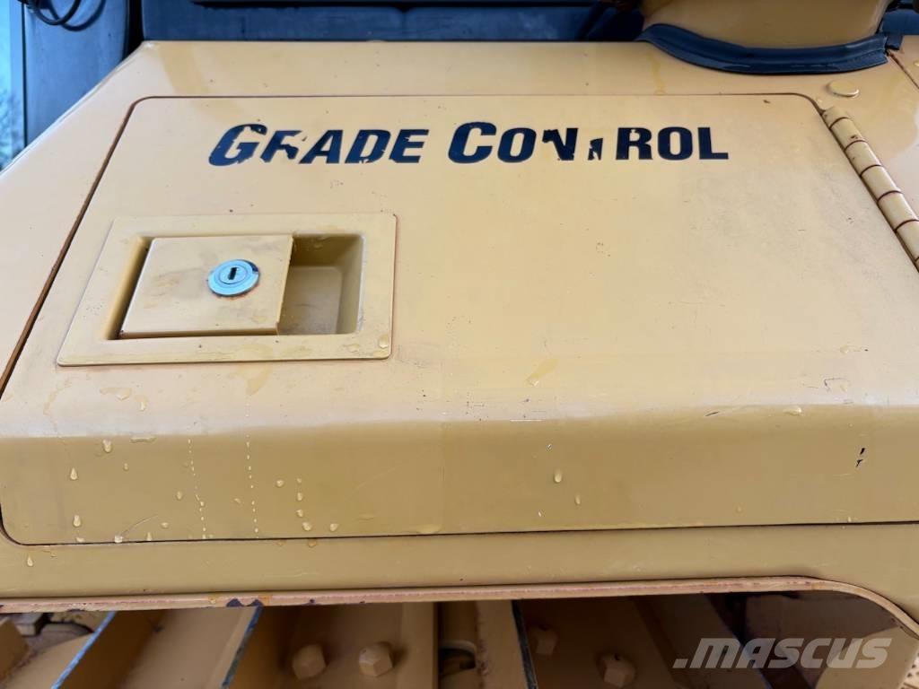 CAT D 6 N XL Buldozer sobre oruga