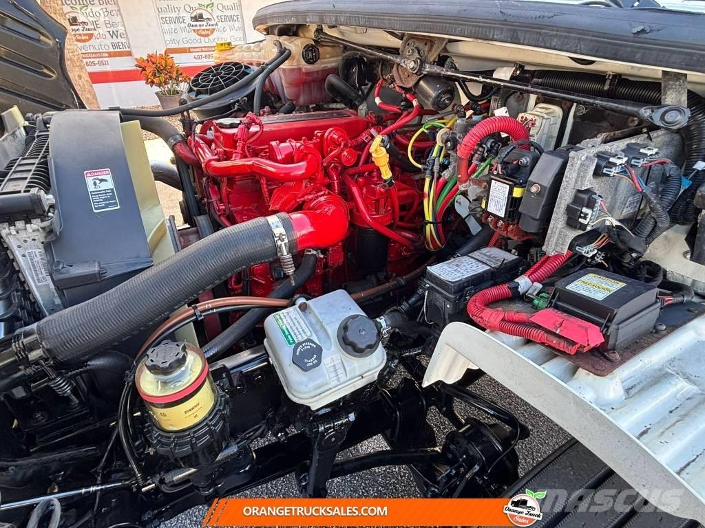 Freightliner M2 Camiones con caja de remolque