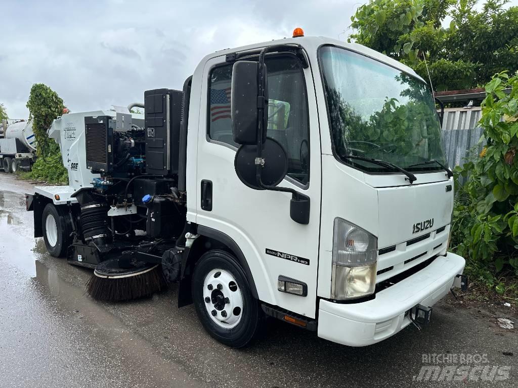 Isuzu NPR HD Camión de barrendero