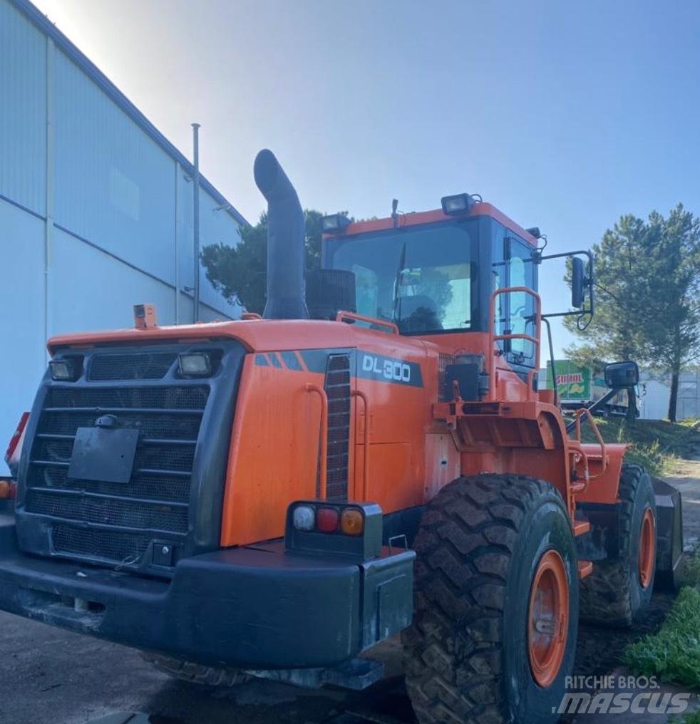 Doosan DL 300 Cargadoras sobre ruedas