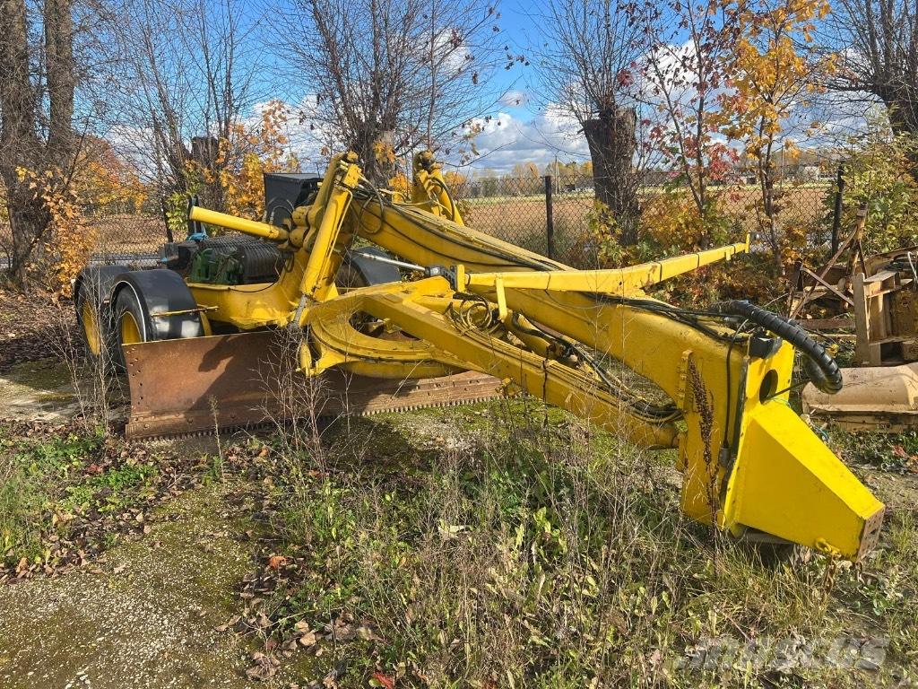 Lokomo AH132 Niveladoras