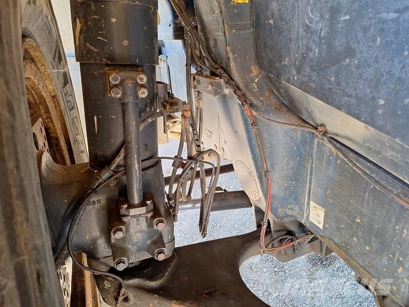 Komatsu HD605-7EO Camiones de volteo rigidos