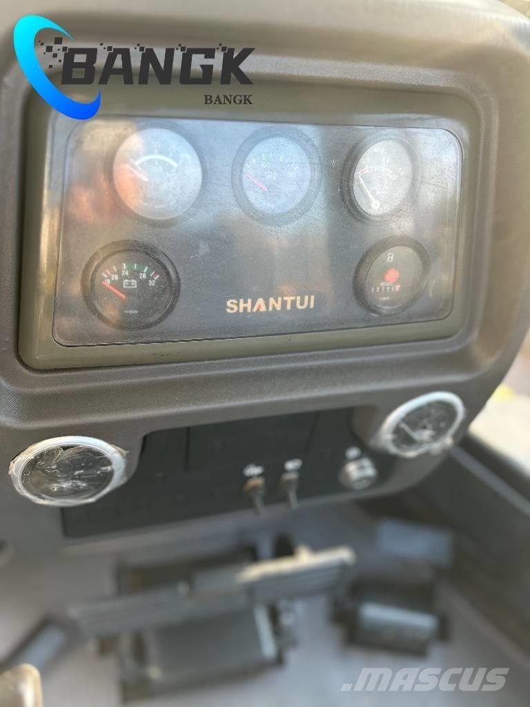 Shantui SD 16 Niveladoras