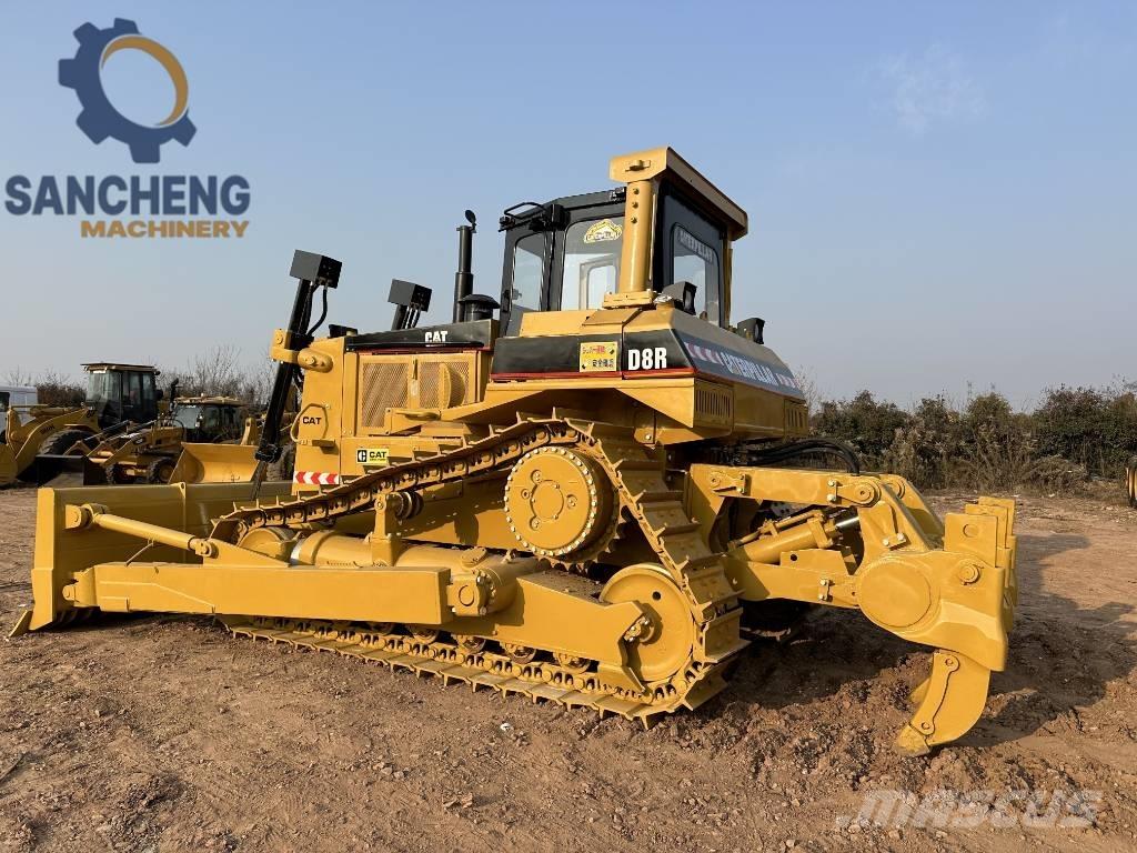 CAT D8R Buldozer sobre oruga